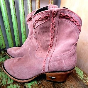 Lane Cowgirl Boots